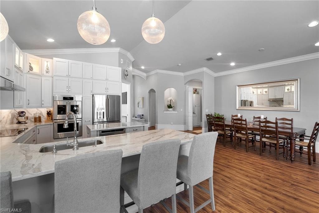 10340 Vanderbilt Dr, Naples, FL 34108-21
