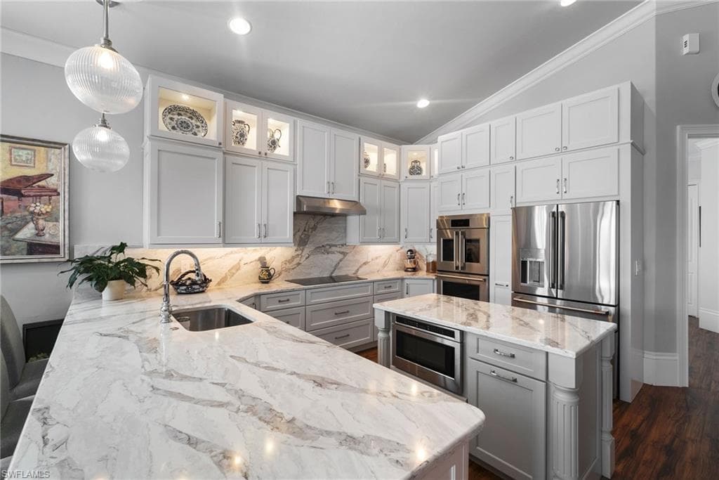 10340 Vanderbilt Dr, Naples, FL 34108-23