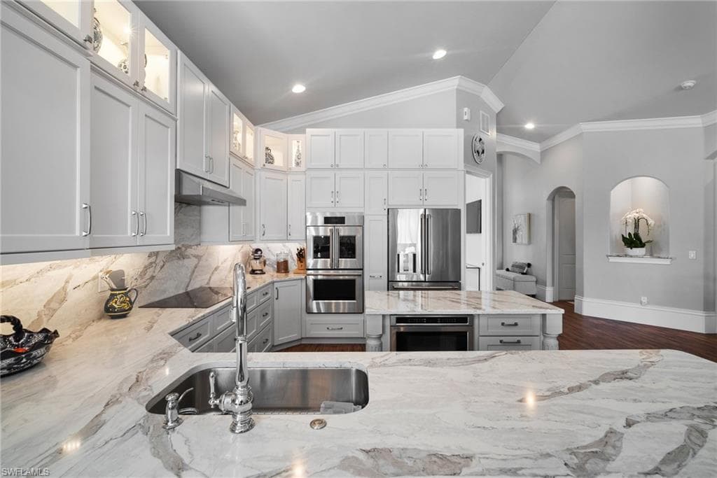 10340 Vanderbilt Dr, Naples, FL 34108-24