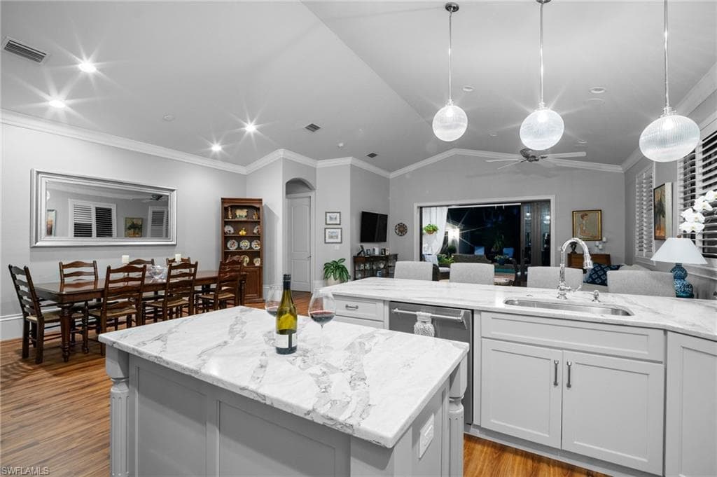 10340 Vanderbilt Dr, Naples, FL 34108-25