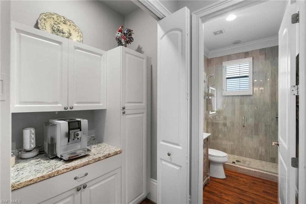 10340 Vanderbilt Dr, Naples, FL 34108-26