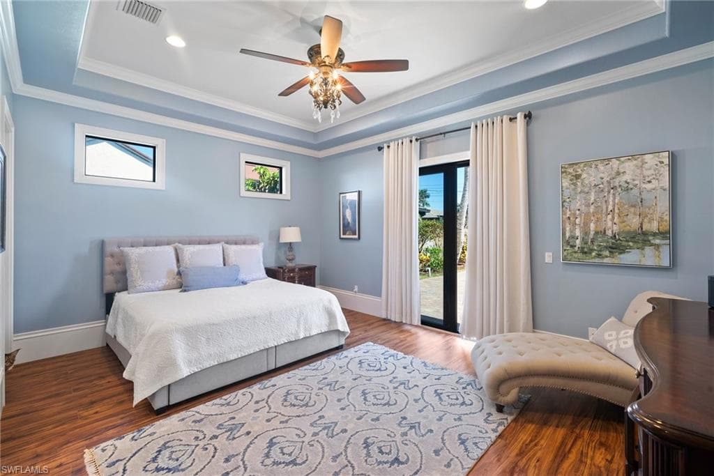 10340 Vanderbilt Dr, Naples, FL 34108-27