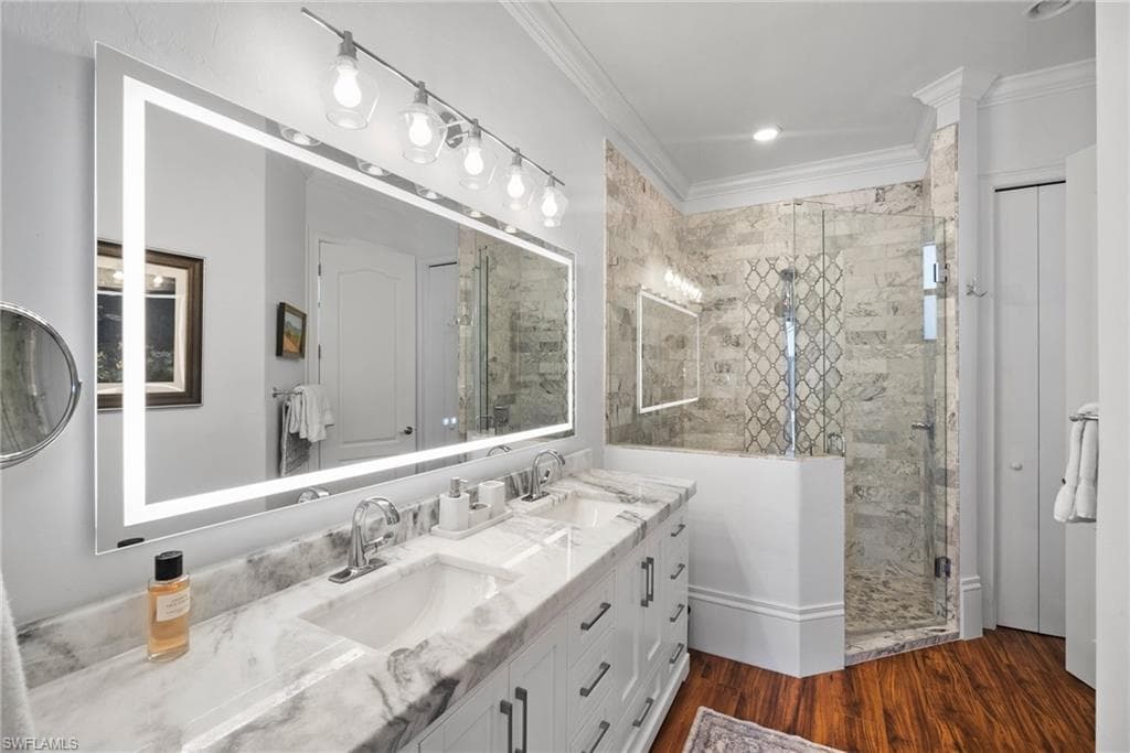 10340 Vanderbilt Dr, Naples, FL 34108-29