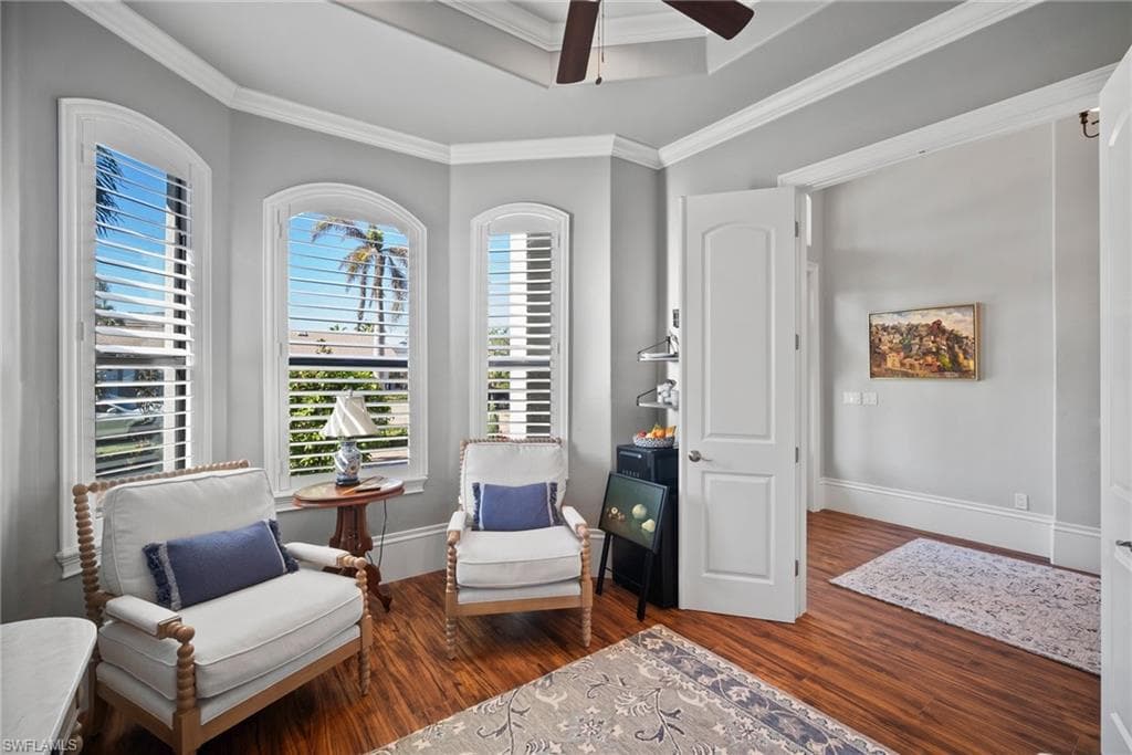 10340 Vanderbilt Dr, Naples, FL 34108-31