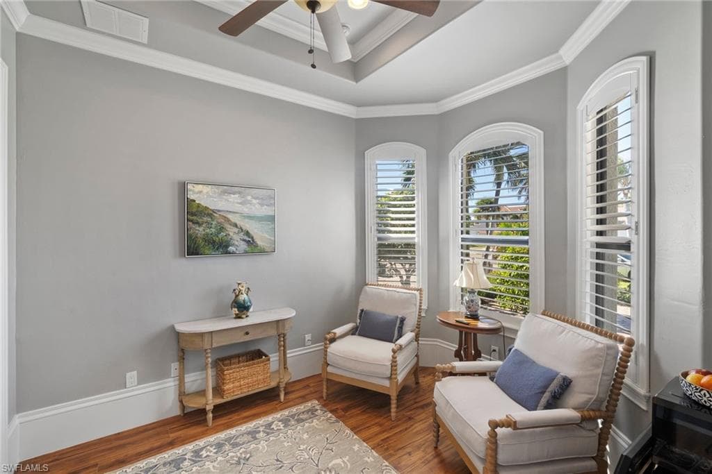 10340 Vanderbilt Dr, Naples, FL 34108-32