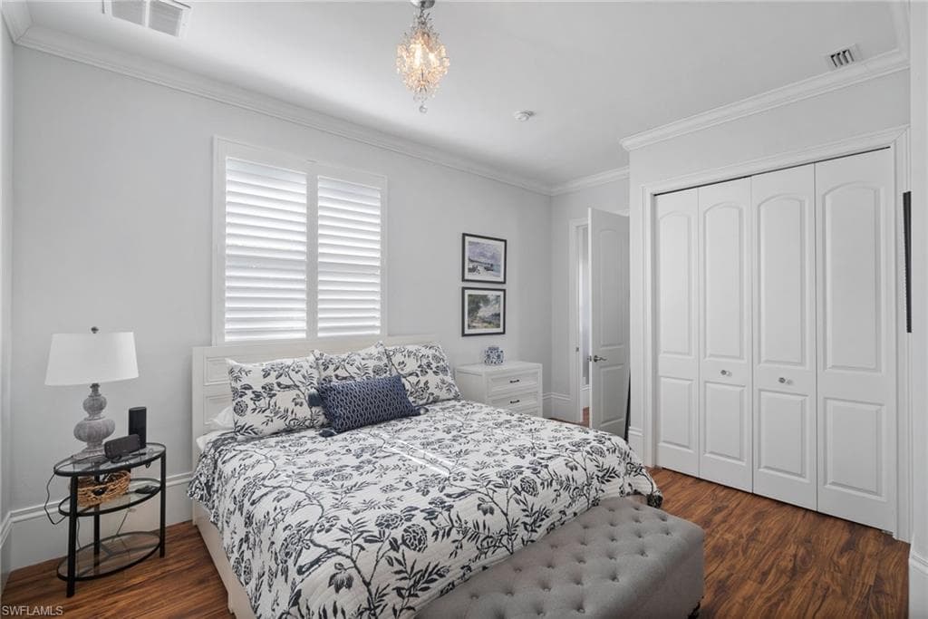 10340 Vanderbilt Dr, Naples, FL 34108-33