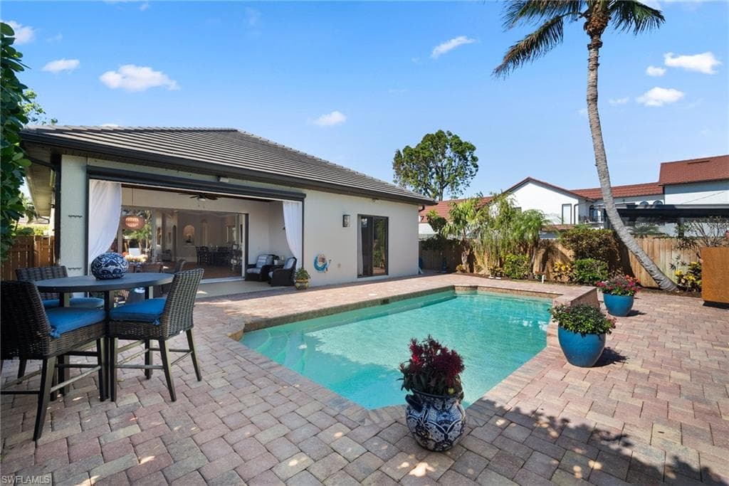 10340 Vanderbilt Dr, Naples, FL 34108-37