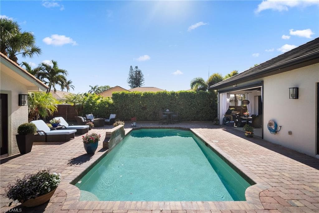 10340 Vanderbilt Dr, Naples, FL 34108-39