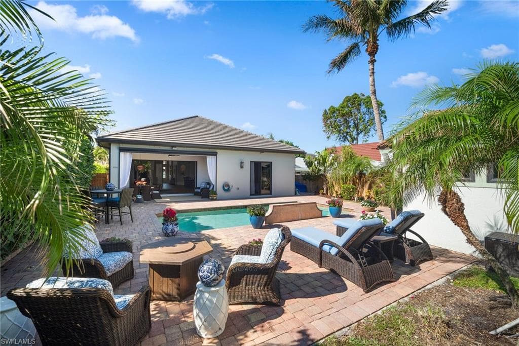10340 Vanderbilt Dr, Naples, FL 34108-40