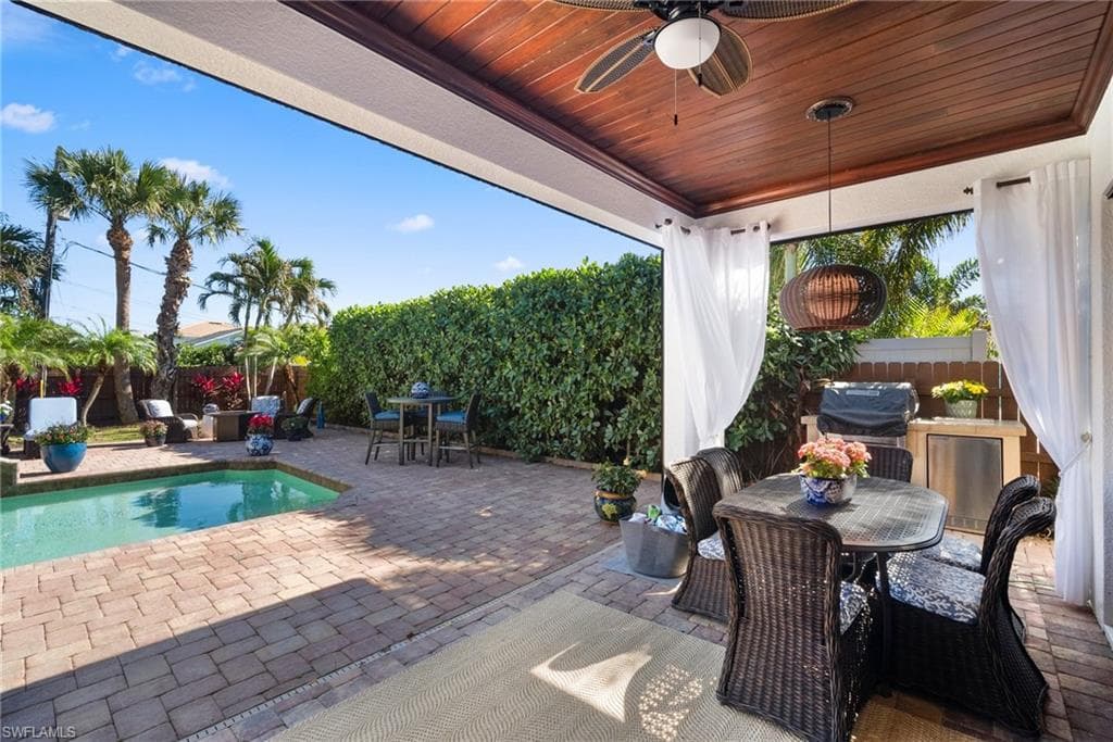 10340 Vanderbilt Dr, Naples, FL 34108-41