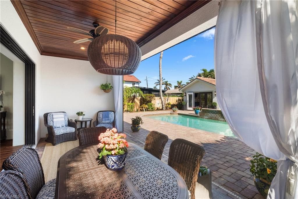 10340 Vanderbilt Dr, Naples, FL 34108-42
