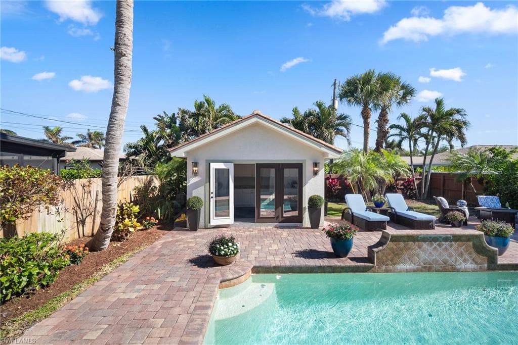 10340 Vanderbilt Dr, Naples, FL 34108-44