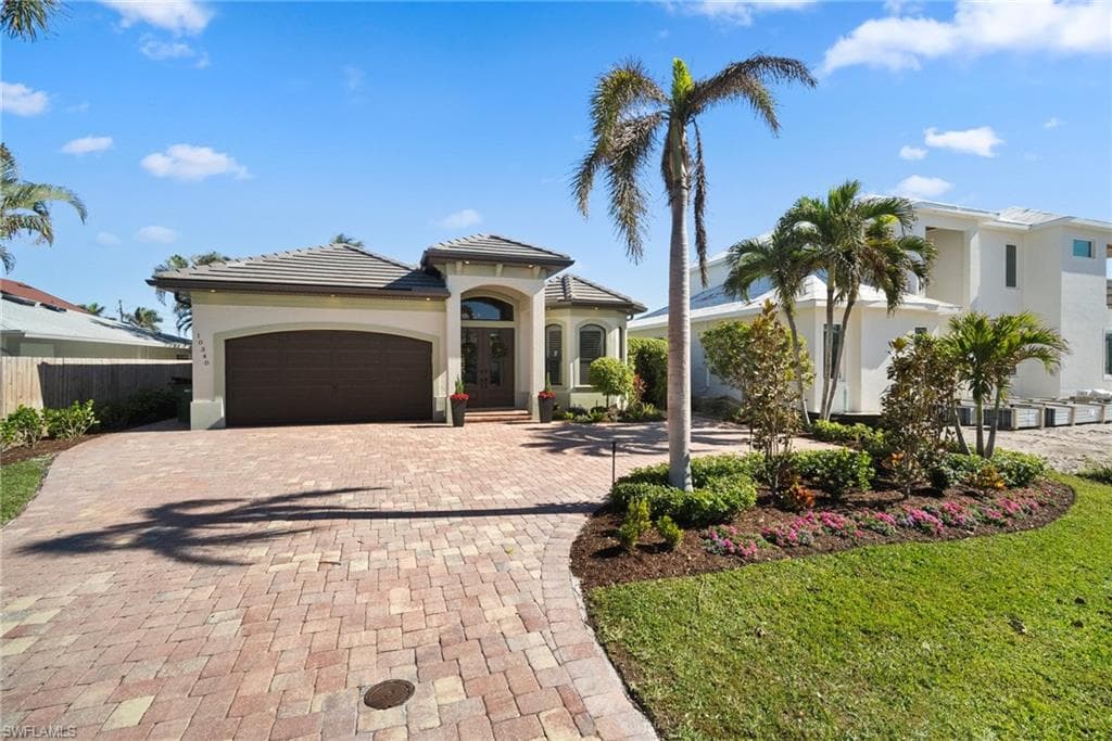 10340 Vanderbilt Dr, Naples, FL 34108-45