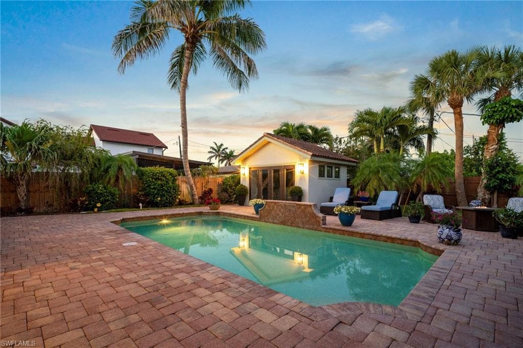 10340 Vanderbilt Dr, Naples, FL 34108-5