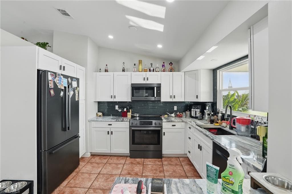 25 12th Pl, Cape Coral, FL 33993-11
