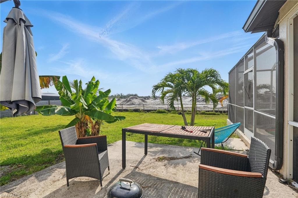 25 12th Pl, Cape Coral, FL 33993-26