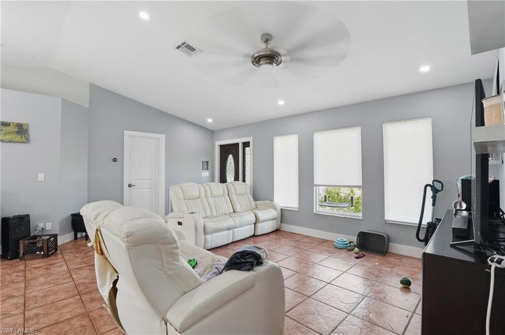 25 12th Pl, Cape Coral, FL 33993-7