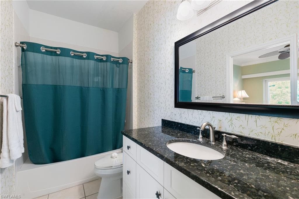 140 Palm St 207, Marco Island, FL 34145-19