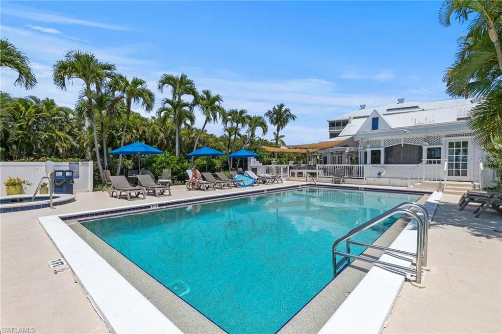 140 Palm St 207, Marco Island, FL 34145-27