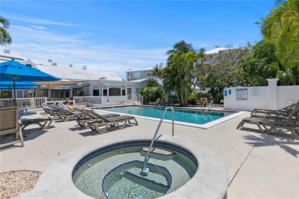 140 Palm St 207, Marco Island, FL 34145-28