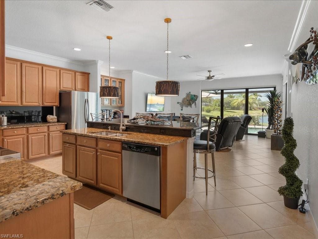 3913 Sapphire Way, Naples, FL 34114-12