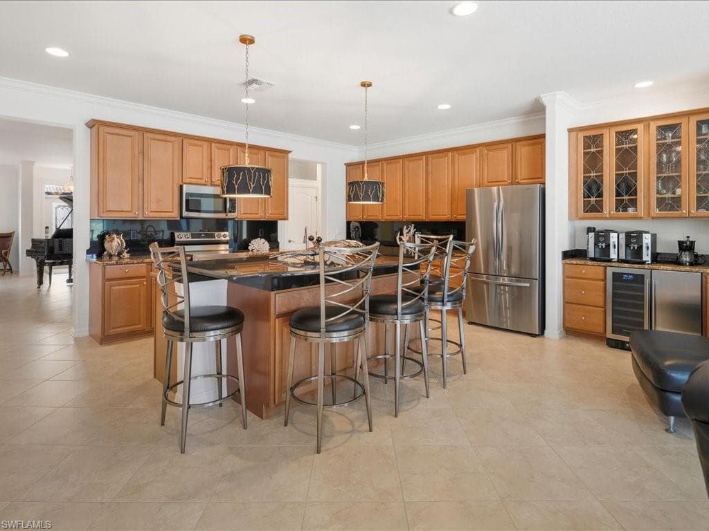 3913 Sapphire Way, Naples, FL 34114-13