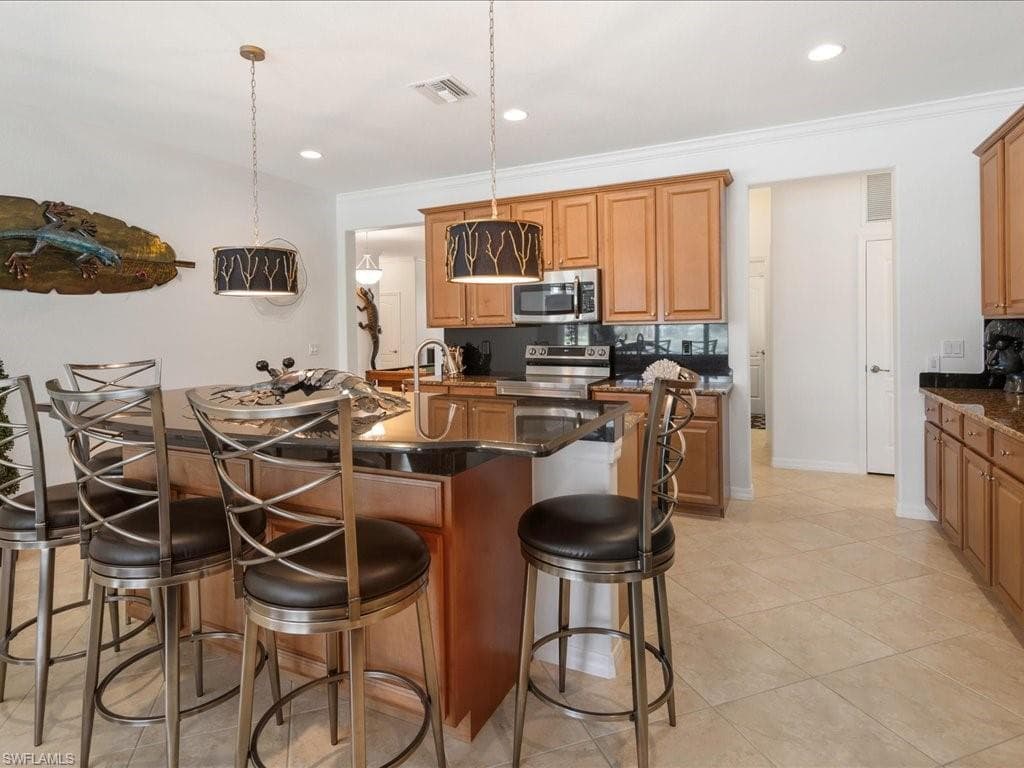 3913 Sapphire Way, Naples, FL 34114-14