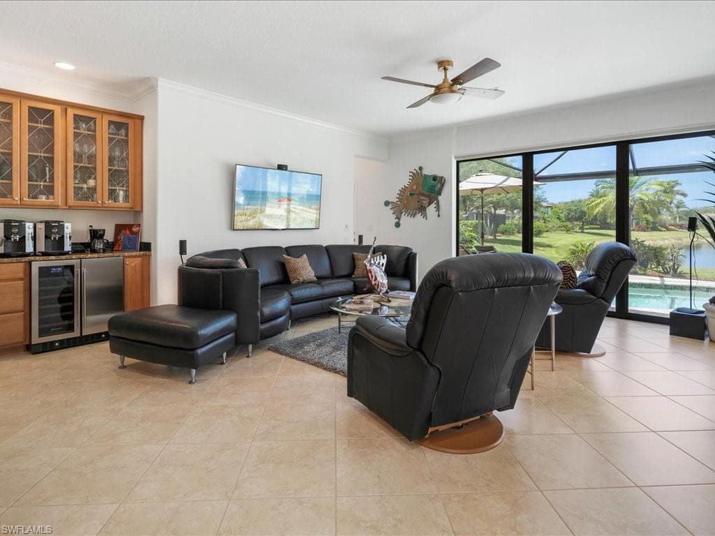 3913 Sapphire Way, Naples, FL 34114-15