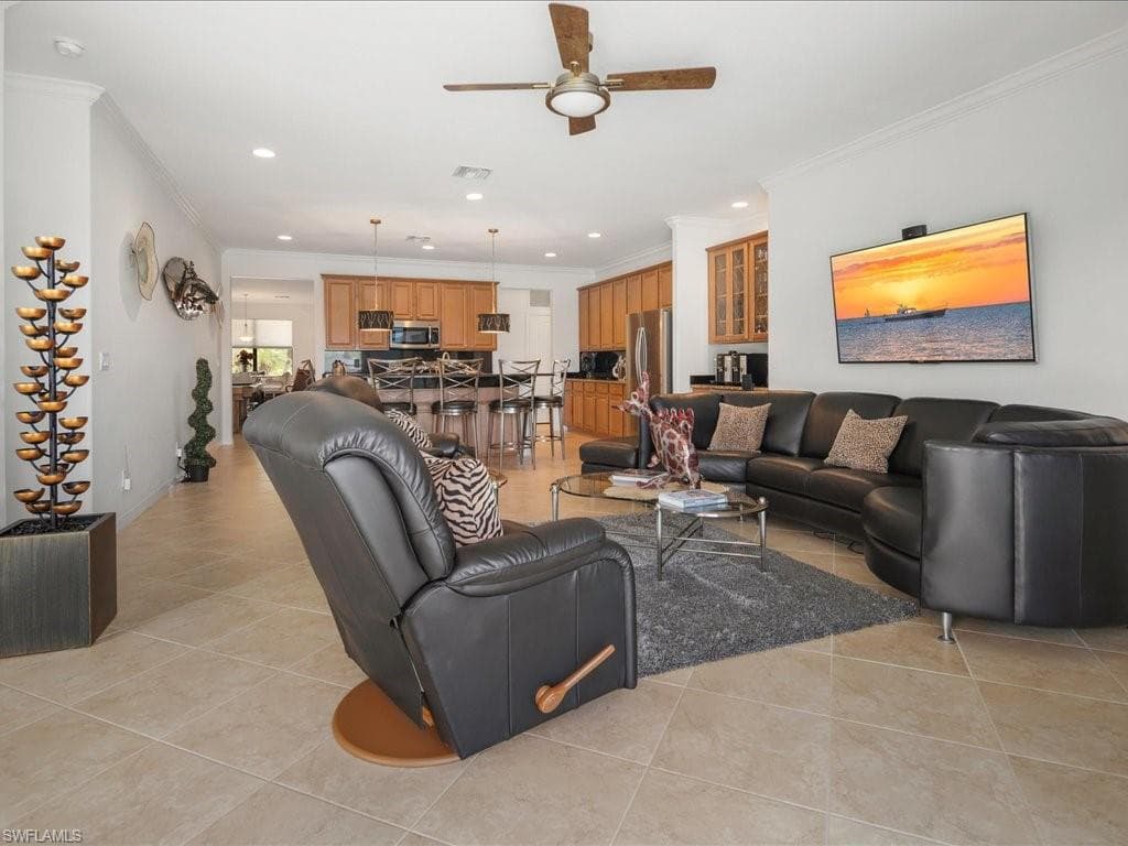 3913 Sapphire Way, Naples, FL 34114-18