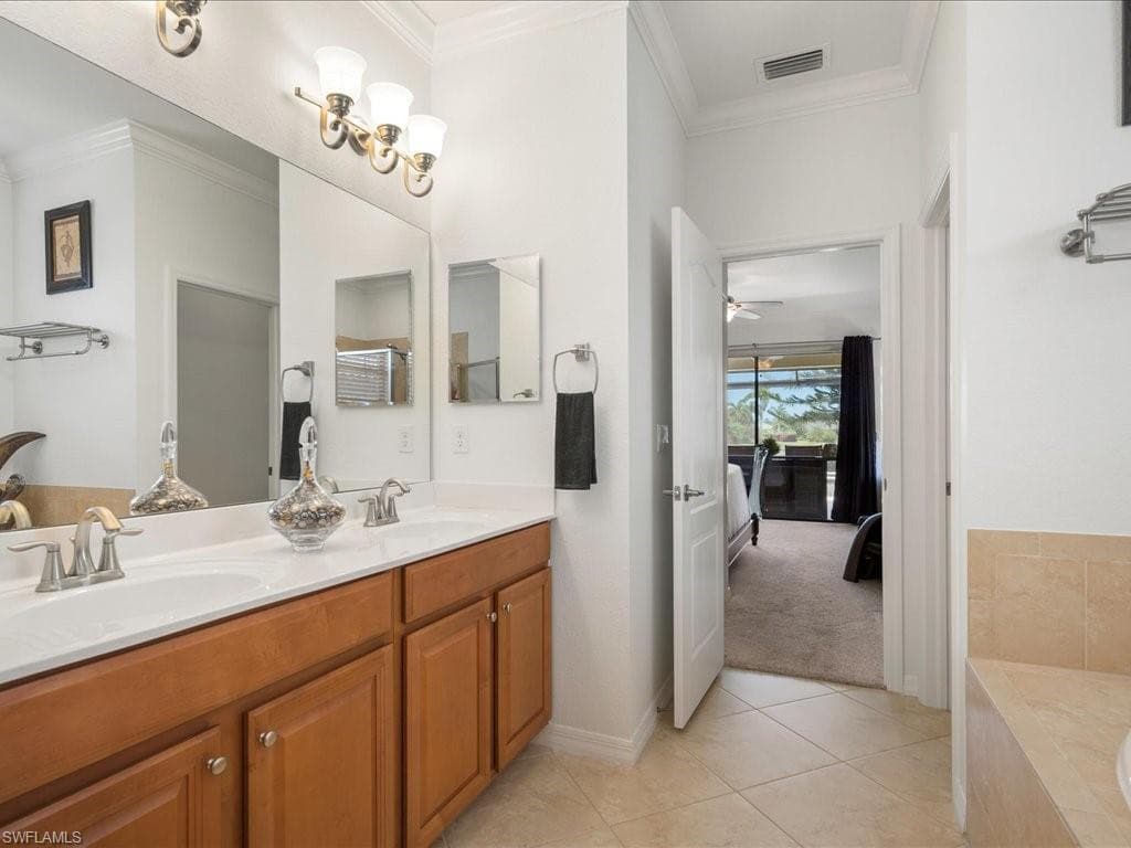 3913 Sapphire Way, Naples, FL 34114-29