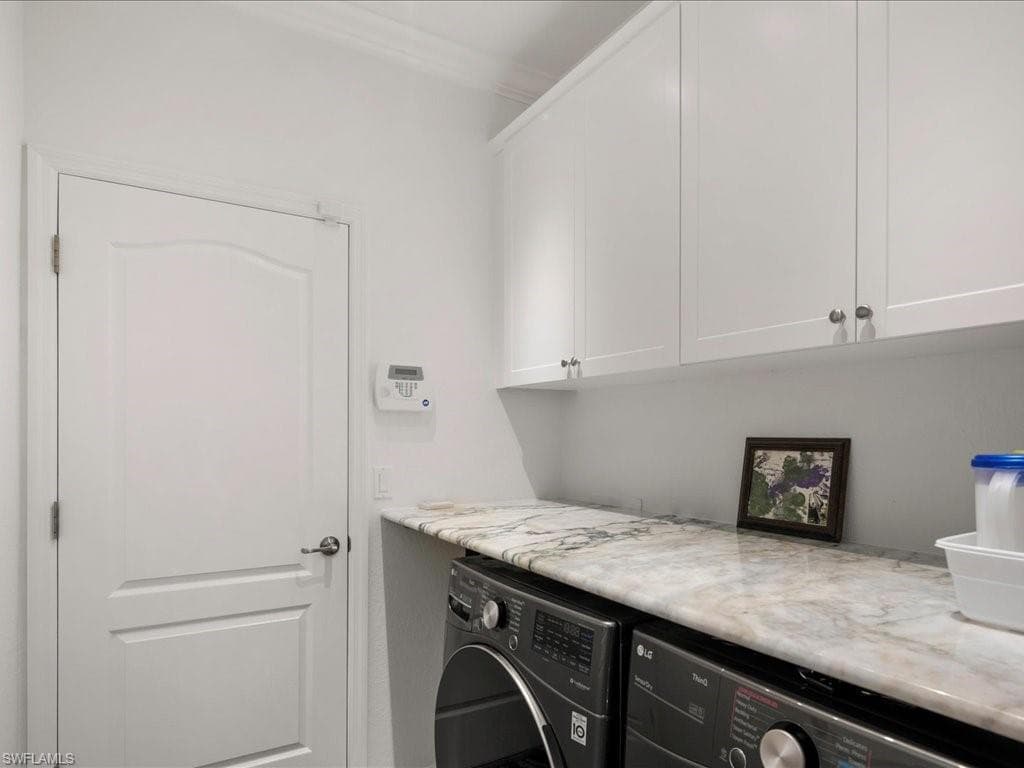 3913 Sapphire Way, Naples, FL 34114-37