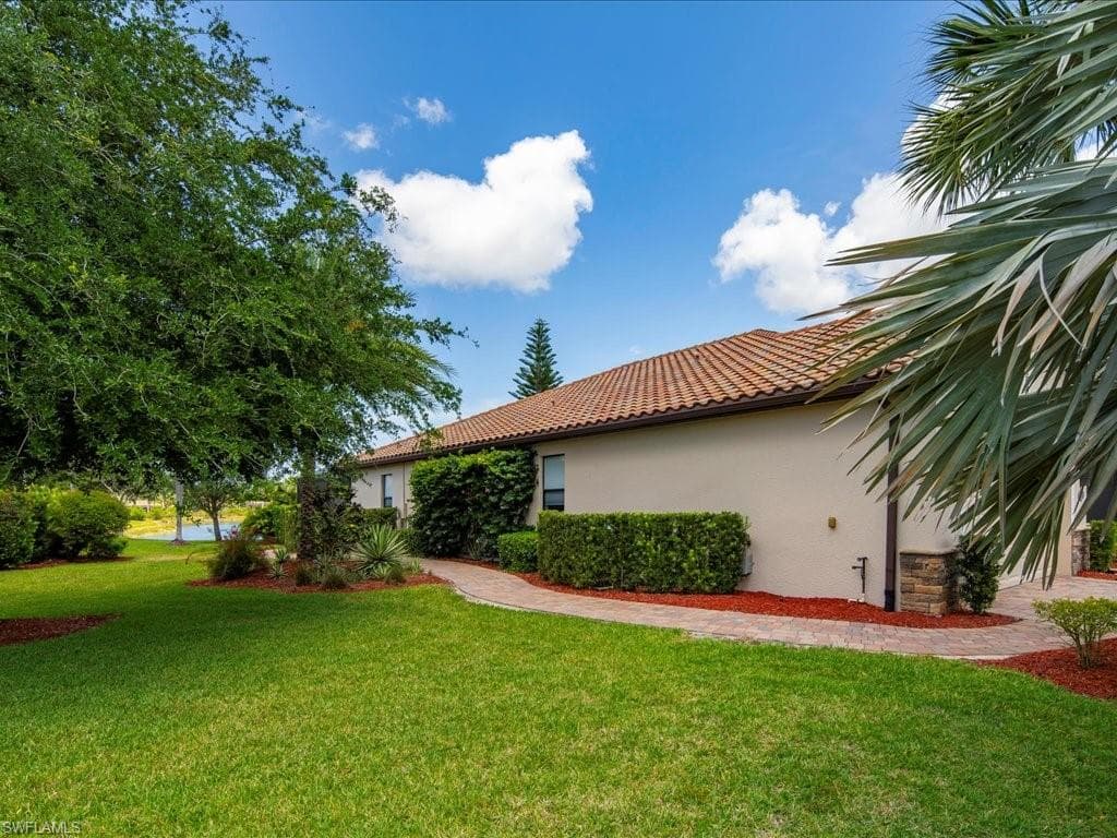 3913 Sapphire Way, Naples, FL 34114-39