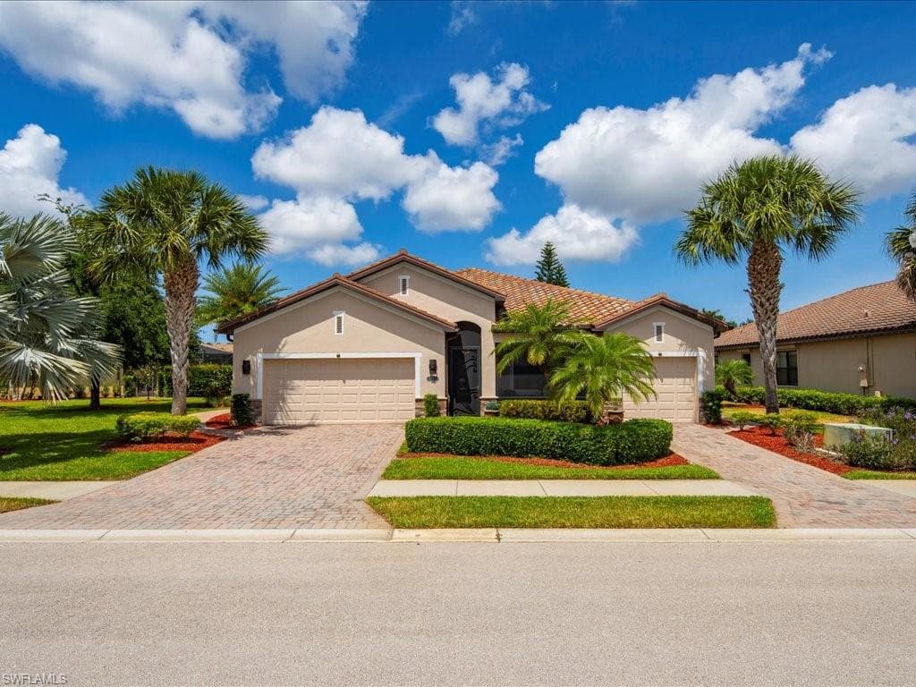 3913 Sapphire Way, Naples, FL 34114-4