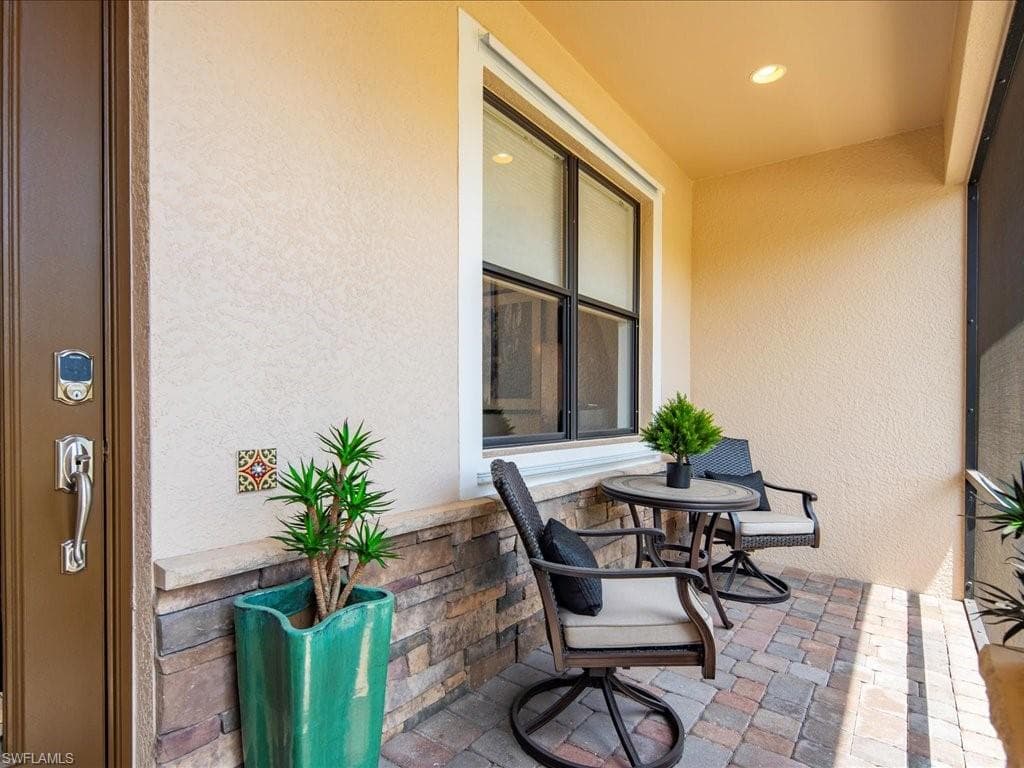 3913 Sapphire Way, Naples, FL 34114-6