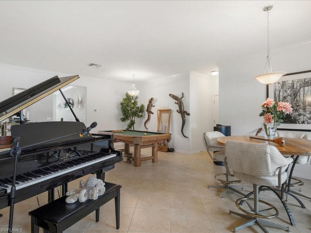 3913 Sapphire Way, Naples, FL 34114-7