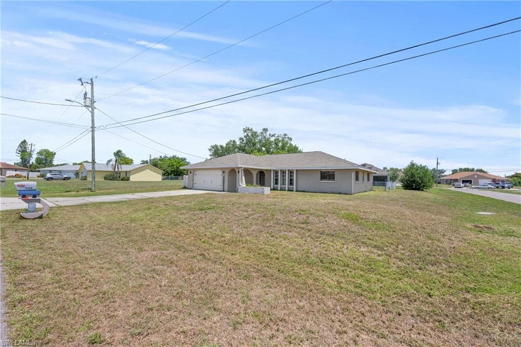1311 11th St, Cape Coral, FL 33990-31