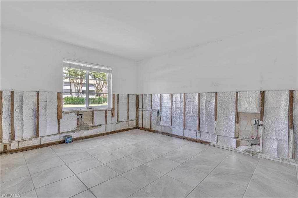 900 8th Ave S 102, Naples, FL 34102-10
