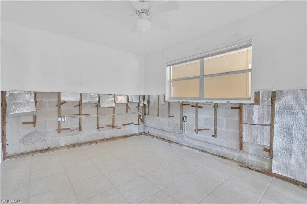 900 8th Ave S 102, Naples, FL 34102-11