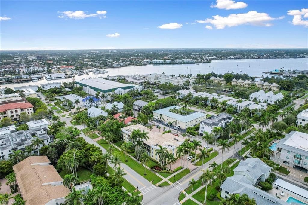 900 8th Ave S 102, Naples, FL 34102-19