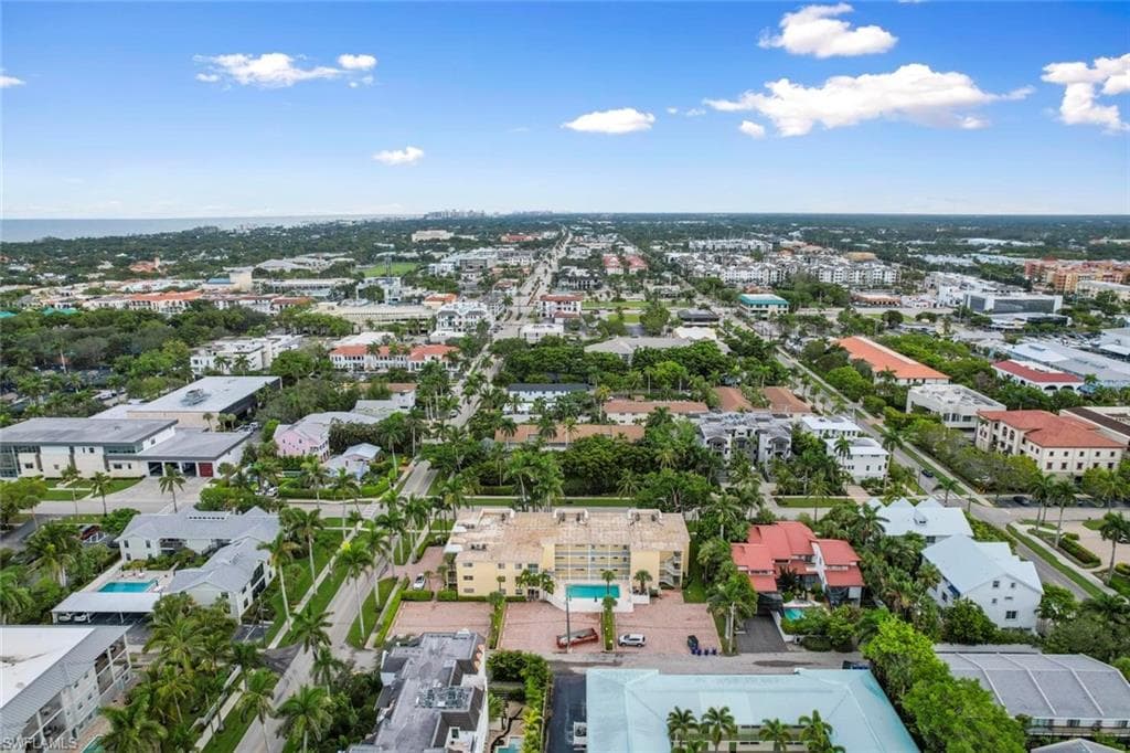 900 8th Ave S 102, Naples, FL 34102-20