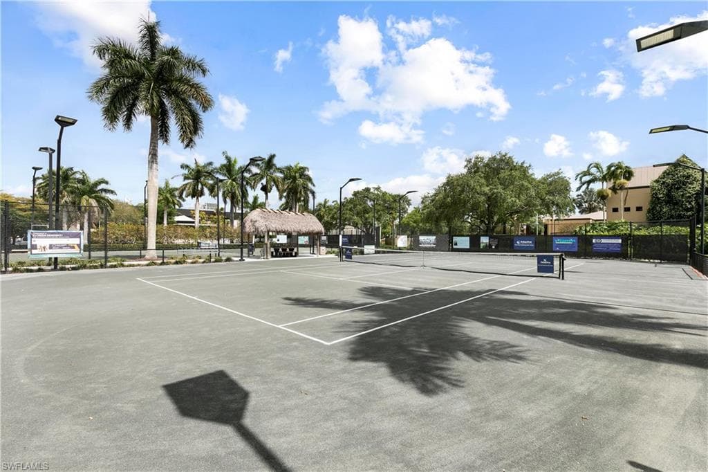 900 8th Ave S 102, Naples, FL 34102-21