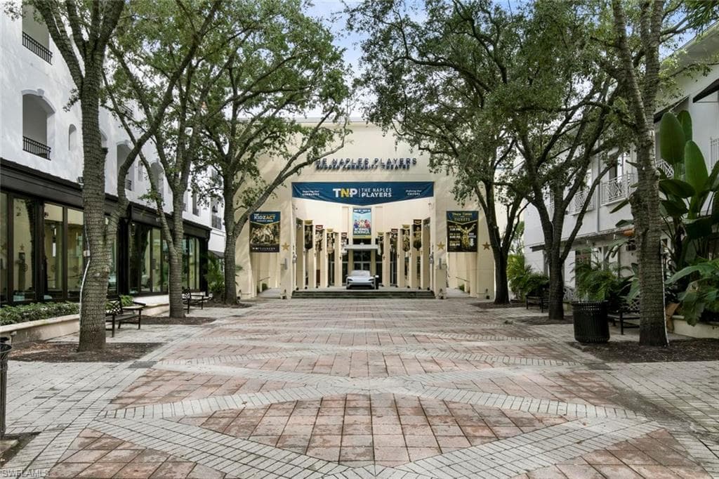 900 8th Ave S 102, Naples, FL 34102-23