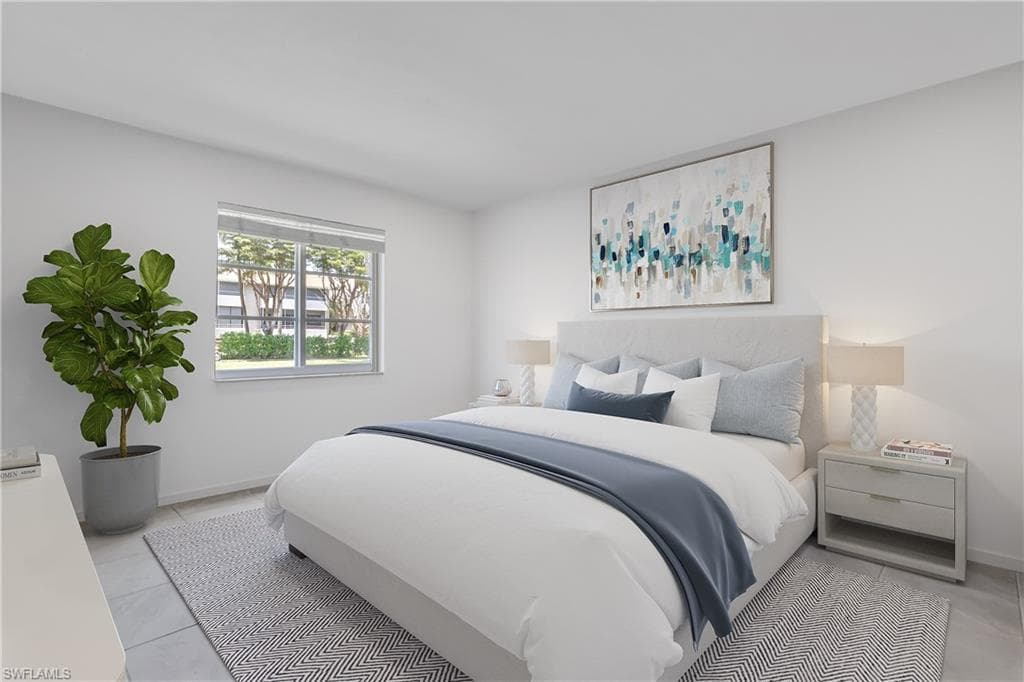 900 8th Ave S 102, Naples, FL 34102-4