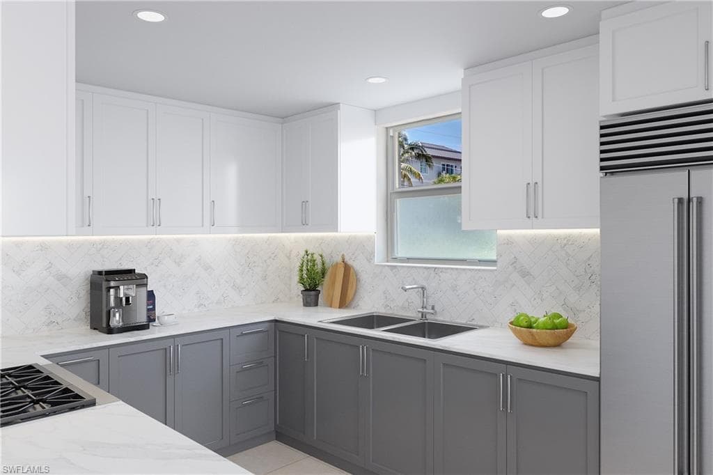 900 8th Ave S 102, Naples, FL 34102-5