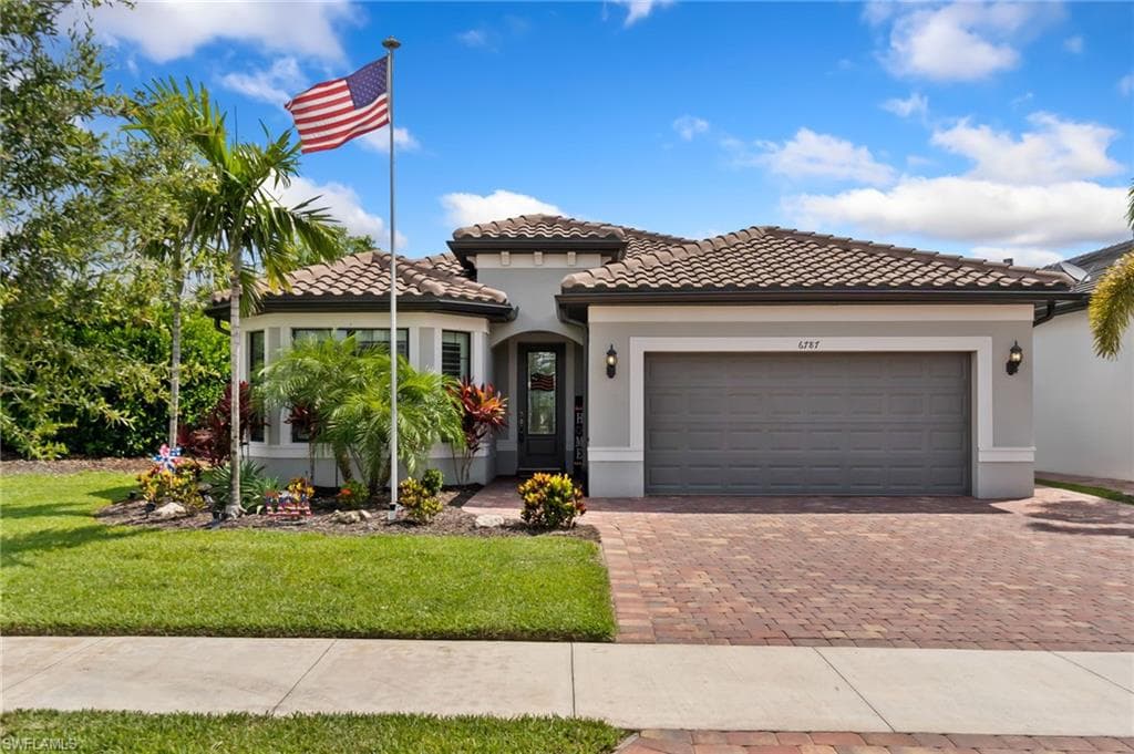 6787 Pennyroyal Dr, Naples, FL 34114-1