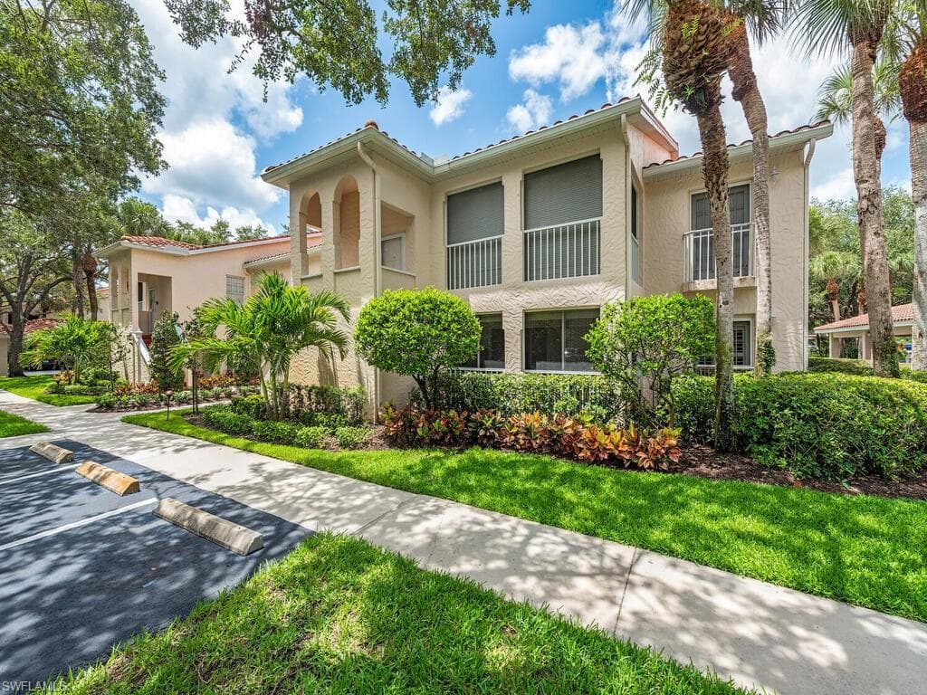105 Tuscana Ct 1002, Naples, FL 34119-1