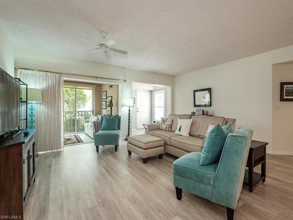 105 Tuscana Ct 1002, Naples, FL 34119-2