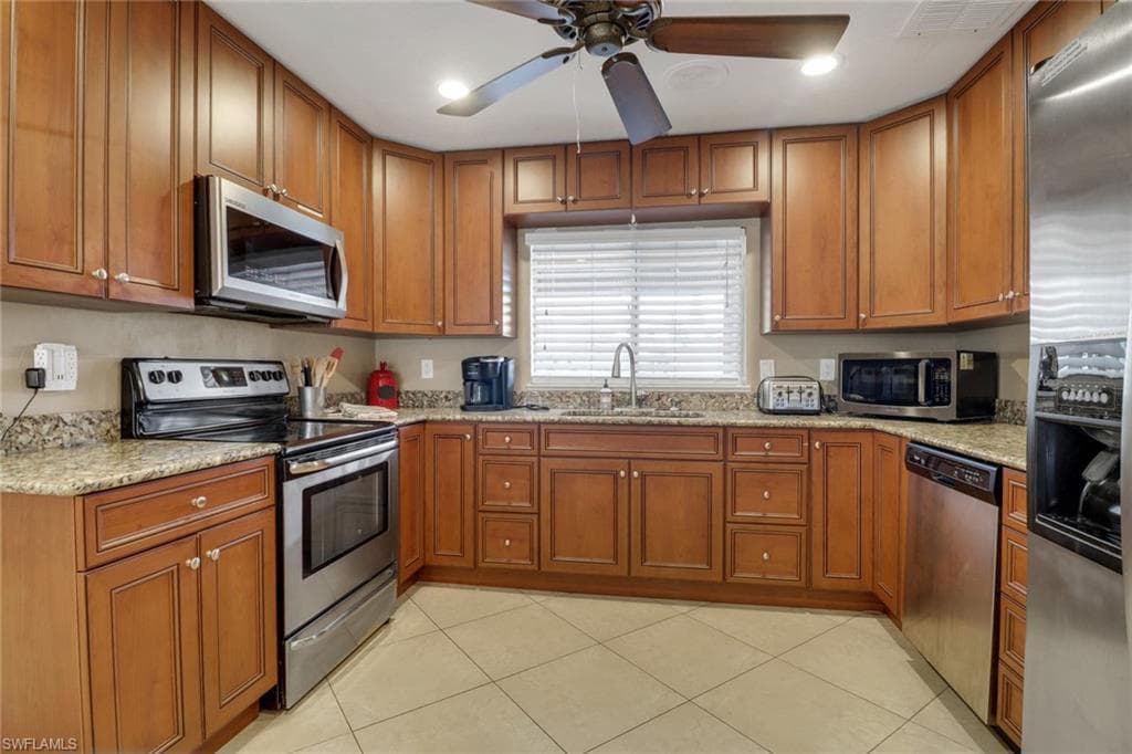 9879 El Greco Cir, Bonita Springs, FL 34135-9