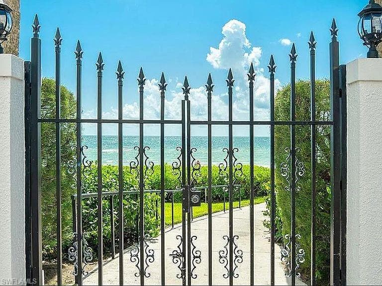 3951 Gulf Shore Blvd N 1005, Naples, FL 34103-35