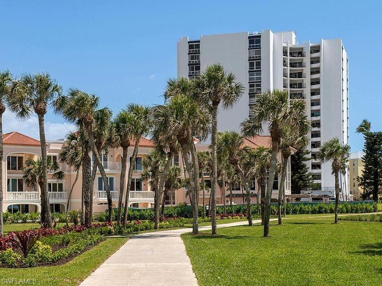 3951 Gulf Shore Blvd N 1005, Naples, FL 34103-36